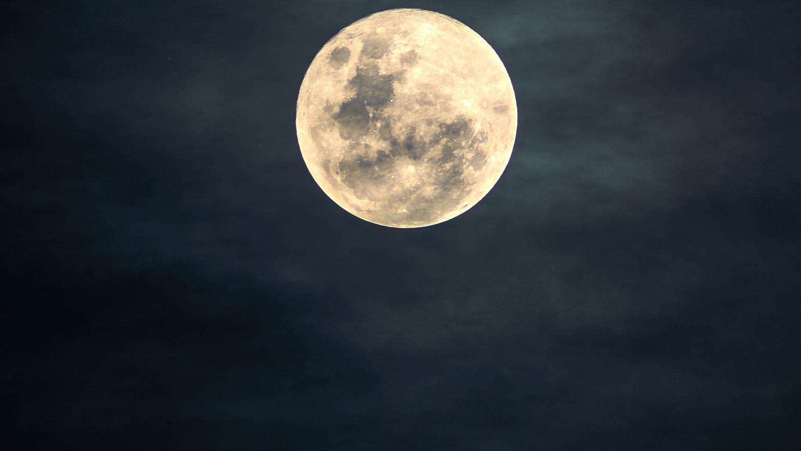 5 Crystal to Tap Into the Power of the Full Moon in Pisces